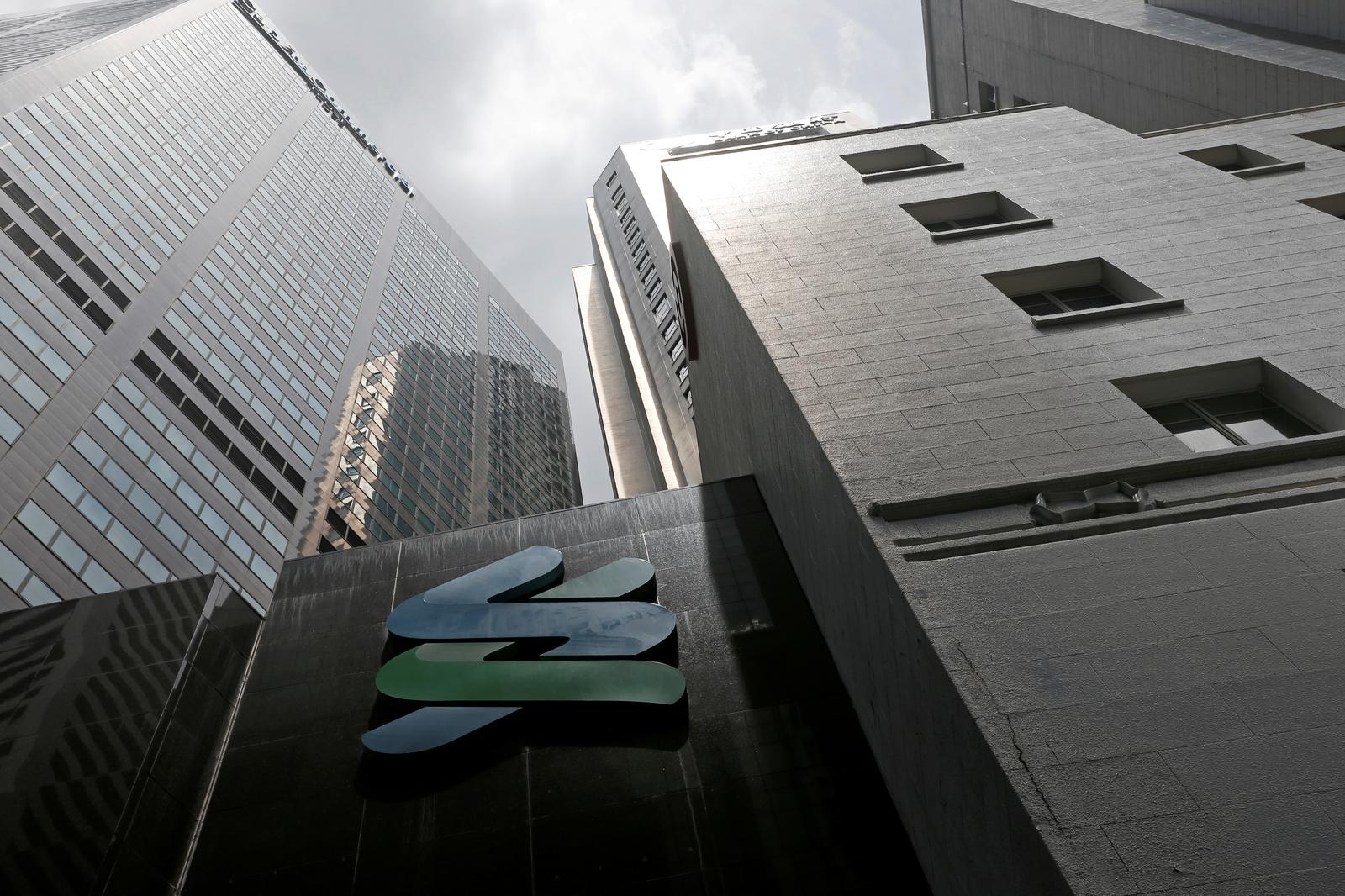 FILE PHOTO: A view of a Standard Chartered bank branch in Singapore October 11, 2016. REUTERS/Edgar Su/File Photo